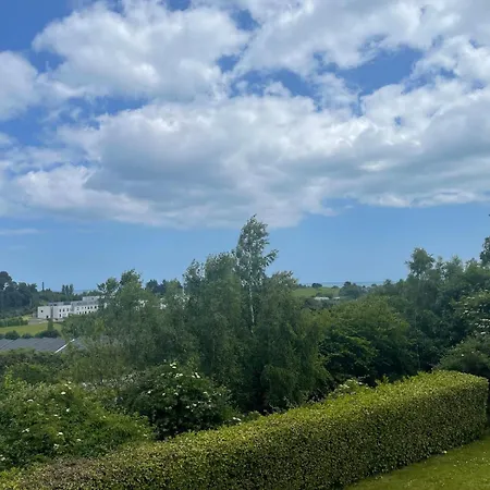 3 Bedroom Family With Sea And Mountain View *