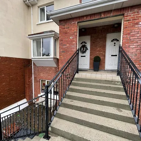 아파트 3 Bedroom Family With Sea And Mountain View