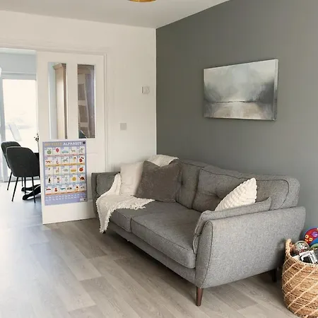 3 Bedroom Family With Sea And Mountain View *
