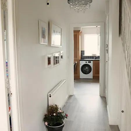3 Bedroom Family With Sea And Mountain View 아파트 위클로