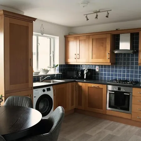 3 Bedroom Family With Sea And Mountain View 아파트 위클로