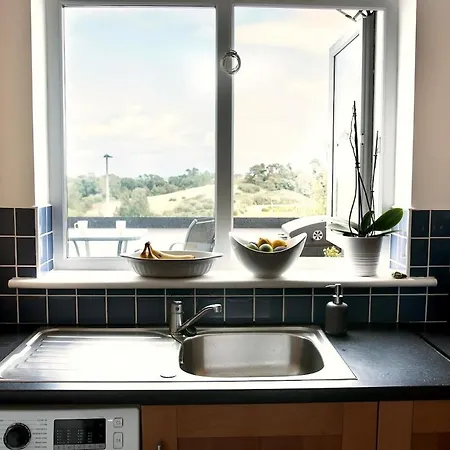 3 Bedroom Family With Sea And Mountain View 위클로