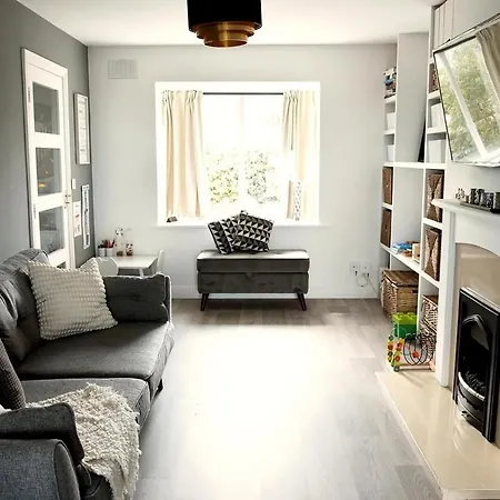 3 Bedroom Family With Sea And Mountain View 아파트