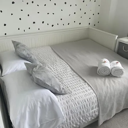 3 Bedroom Family With Sea And Mountain View