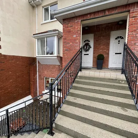 3 Bedroom Family With Sea And Mountain View 아파트